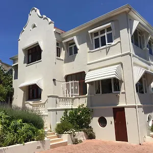 villa-zeezicht.hotels-capetown.com/